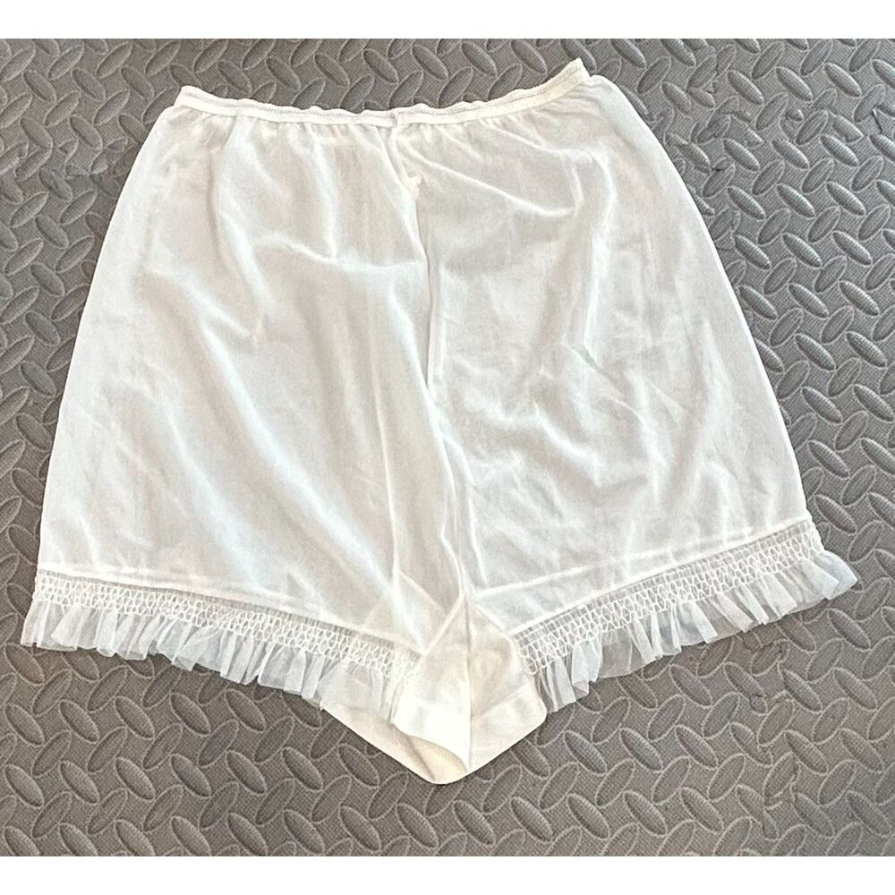 Vintage 60s Munsingwear Ivory Nylon Tap Shorts Pettipants Ruffled Lingerie 40